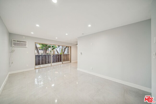 Building Photo - 7545 Hampton Ave