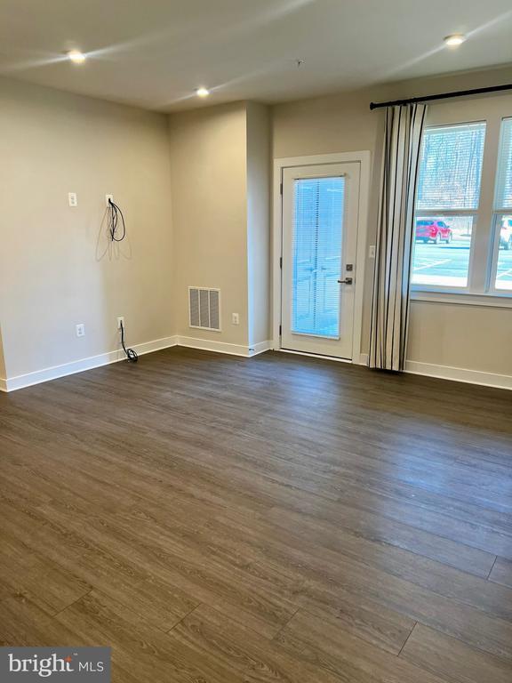 Building Photo - 10421 Resort Road