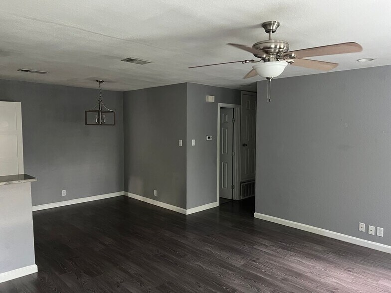 Building Photo - 2301 Tern Cir