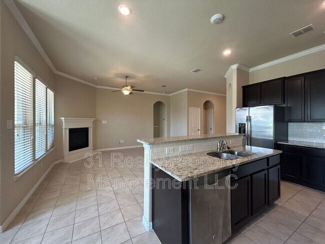 Building Photo - 16616 Central Garden Ln