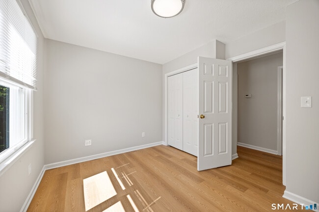 Building Photo - 387 Mixville Rd