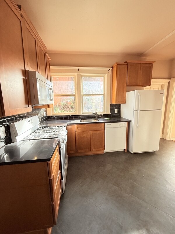 Building Photo - 340 S Scott Ave