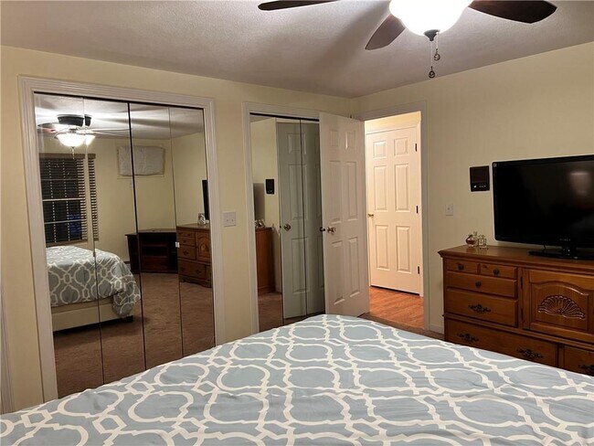 Building Photo - 29 Swan Ct