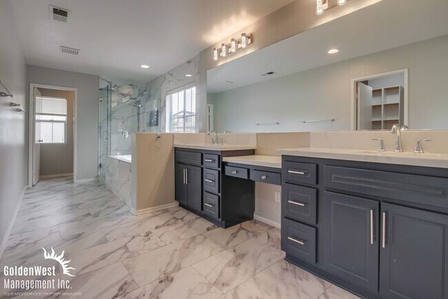 Building Photo - Stunning  5Bdm 3.5Ba  Home with Private Backyard in Prime Location of Oceanside!