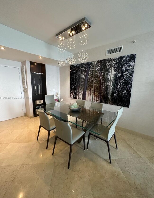 Building Photo - Breathtaking views from this fully furnish...