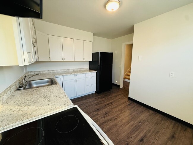 Building Photo - 245 Parliament Cir