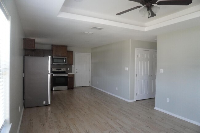 Building Photo - 2802 W Primrose Ave