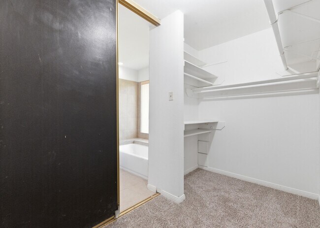 Building Photo - 506 Willow Wisp Cir