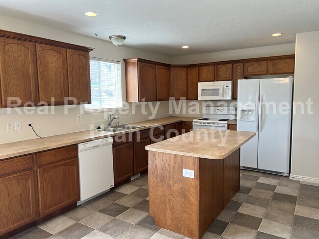 Building Photo - Pet Friendly Home with Fully fenced back yard