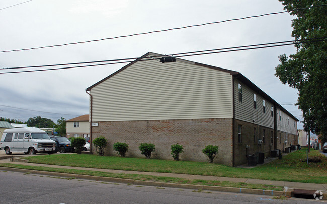 Building Photo - Bayview Plaza Apartments