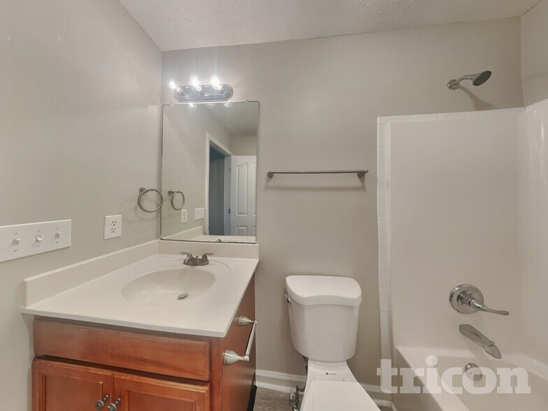 Building Photo - 2700 Cider Dr