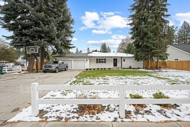 Building Photo - 3870 N Honeysuckle Dr