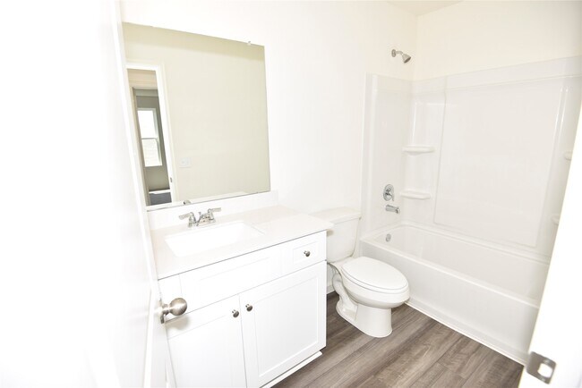 Building Photo - 21650 Cottage Ln