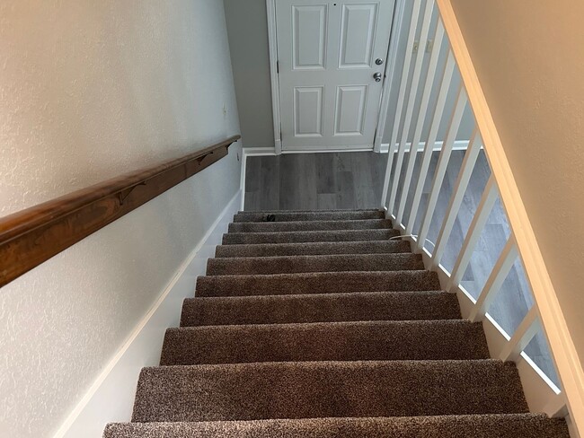 Building Photo - Island Townhouse-Close to Shopping and Beach!