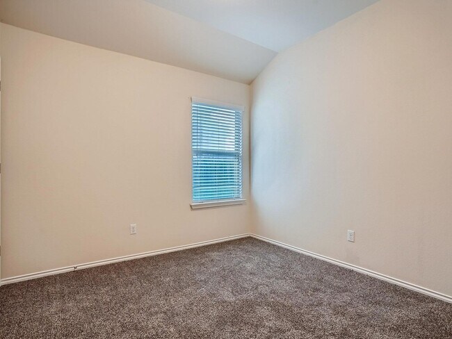 Building Photo - 120 Shiloh Cove