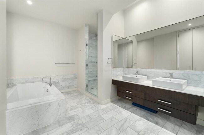 Building Photo - 210 Lavaca St