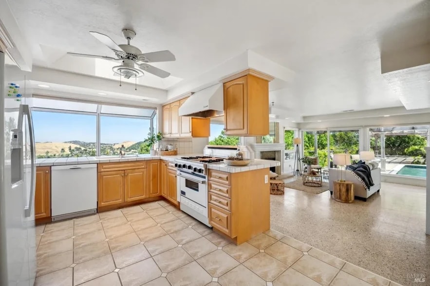 Kitchen with view - 1097 Lea Dr