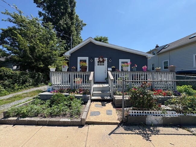 Building Photo - 1602 Heck Ave