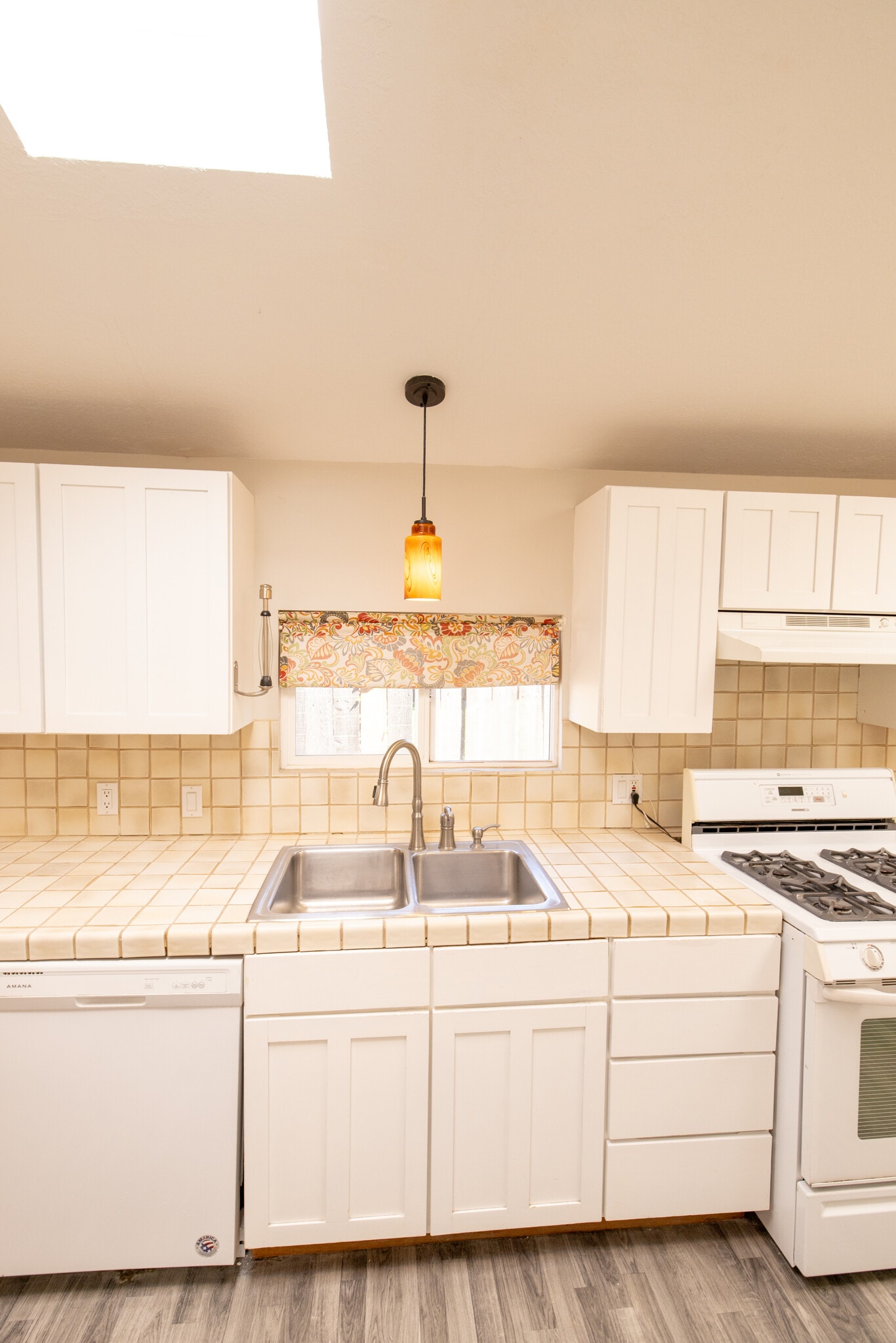 Kitchen 2 - 1745 Lake St