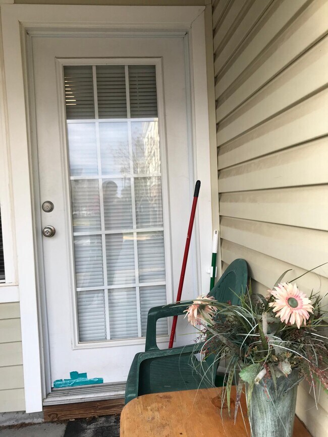 Building Photo - 42530 Mayflower Terrace