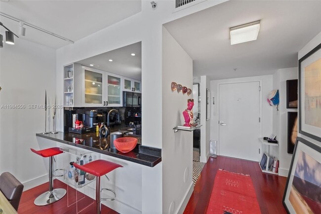 Building Photo - 650 West Ave