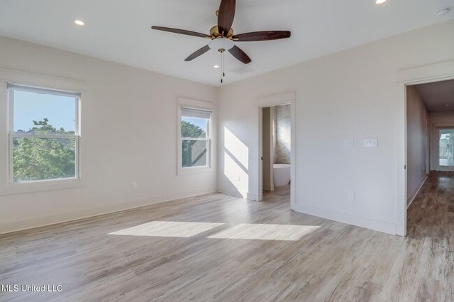 Building Photo - 238 Lovers Ln