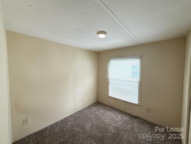 Building Photo - 300 Huffstetler Rd
