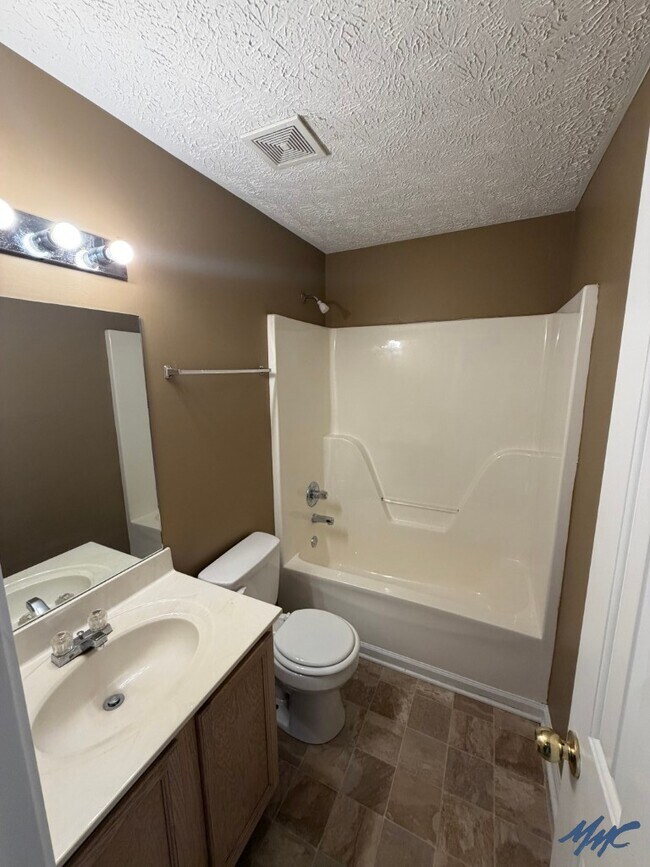 Building Photo - 1415 Owasa Trail