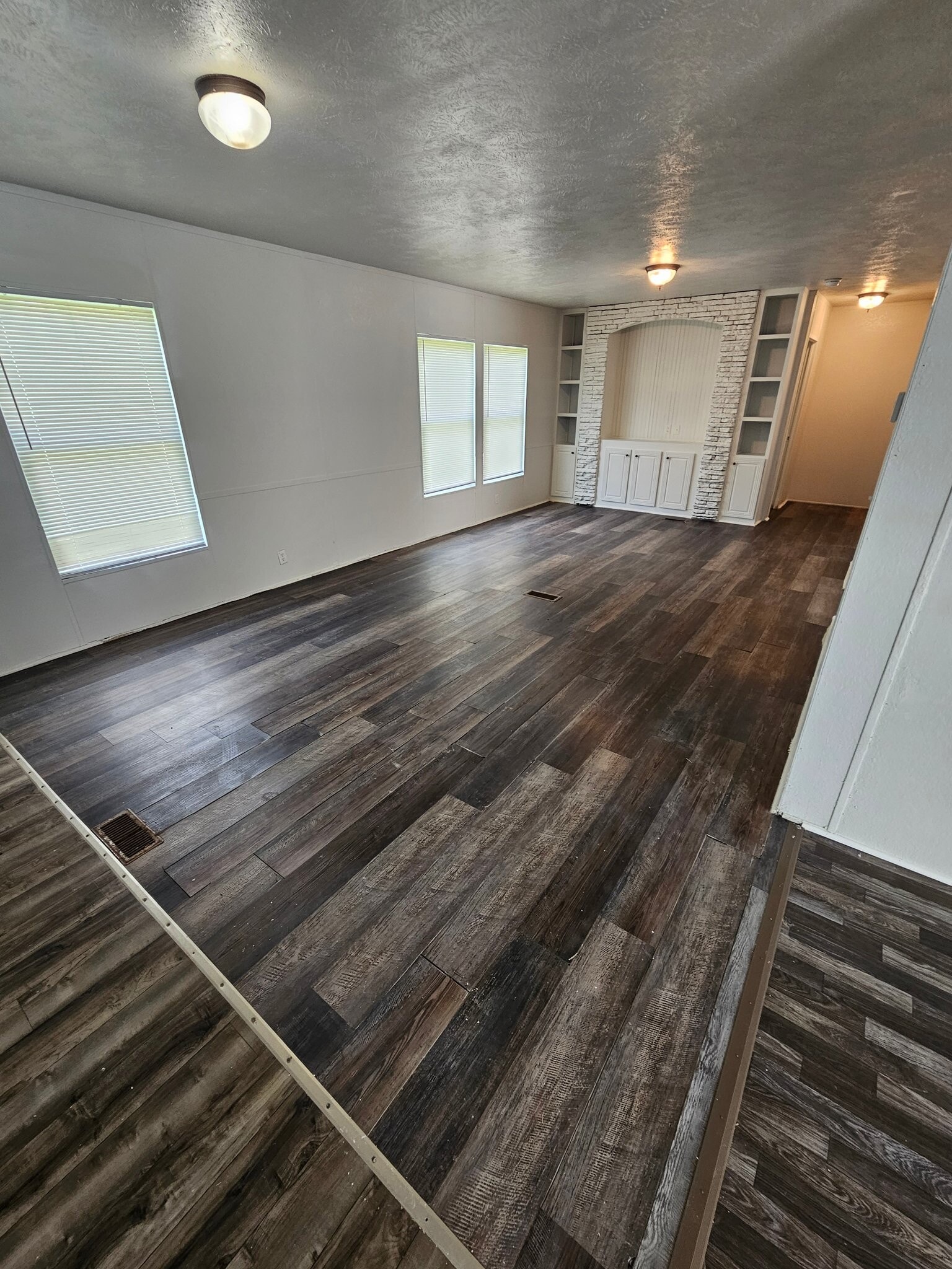Building Photo - 513 Elm St