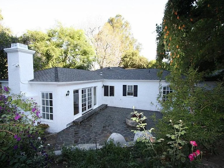 Building Photo - 3864 Dixie Canyon Ave