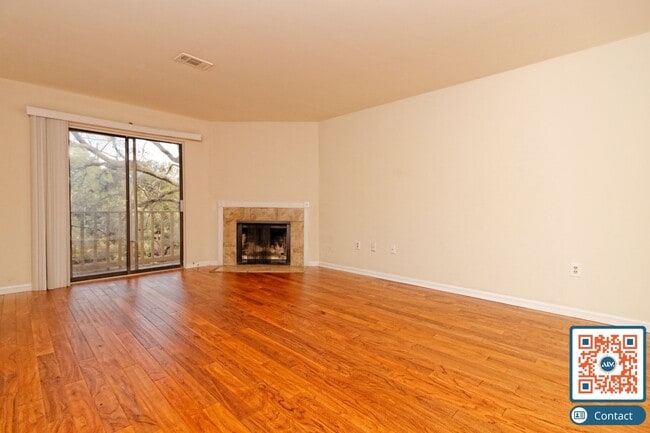 Building Photo - Upgraded North End Villa - Cotton Hope Community!