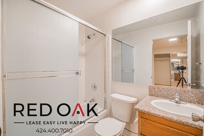 Building Photo - 4651 Cahuenga Blvd