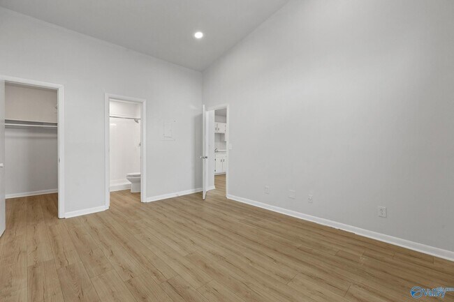 Building Photo - 3704 Squaw Valley Dr SW