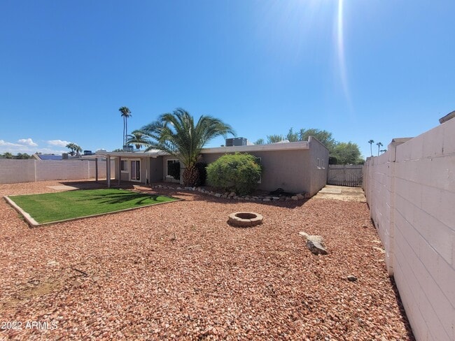 Building Photo - 8826 E Altadena Ave