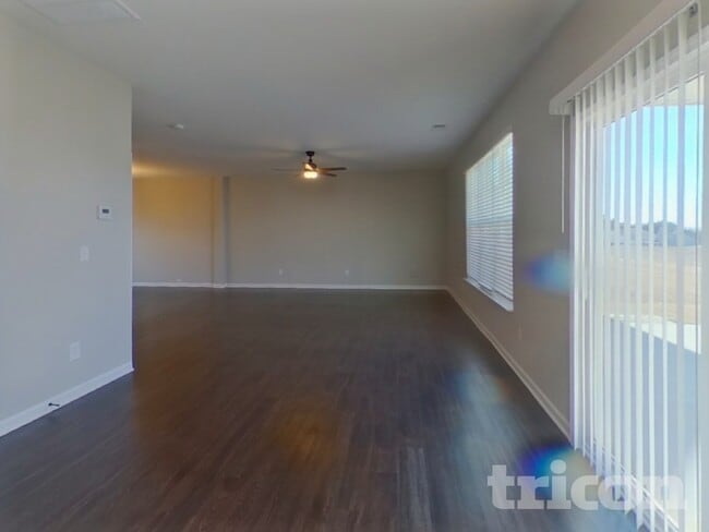 Building Photo - 715 Pollyanna Dr