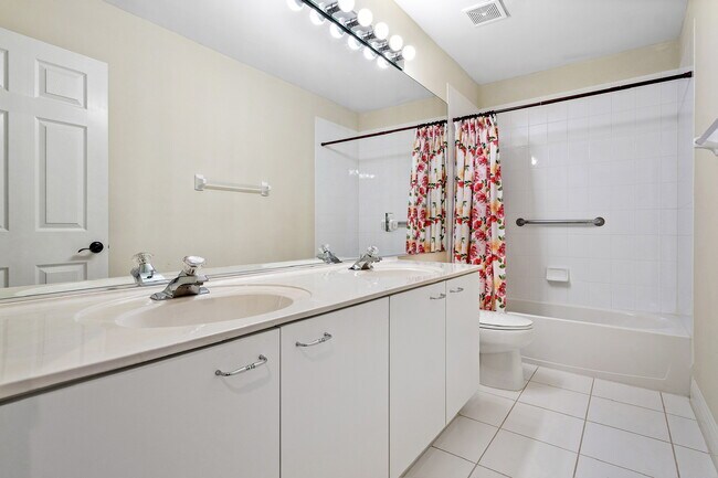 Building Photo - 10250 NW 60th Pl