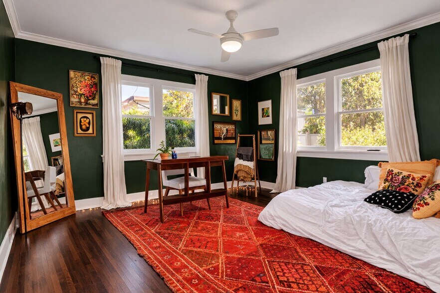 Building Photo - 2345 W 21st St