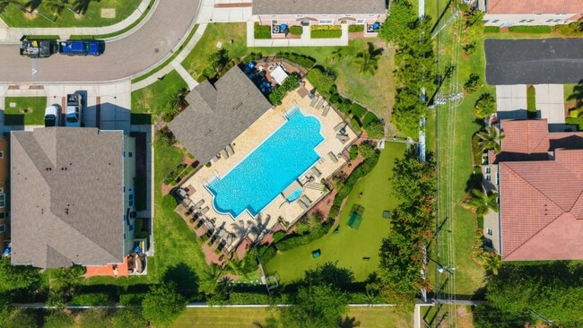 Building Photo - 595 52nd Ave N