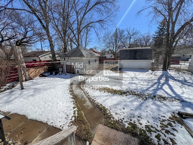 Building Photo - 933 E 5th-3 Bedroom House
