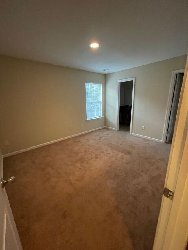 Building Photo - 123 Winterberry Ln