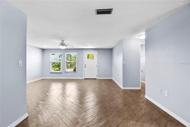 Building Photo - 4612 8th St Ct E