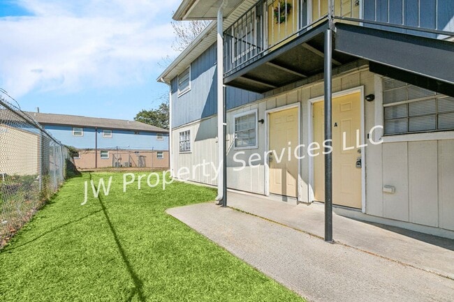 Building Photo - 204 Wilker Neal Ave