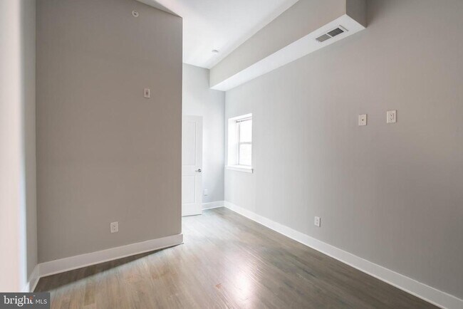 Building Photo - 1607 Catharine St