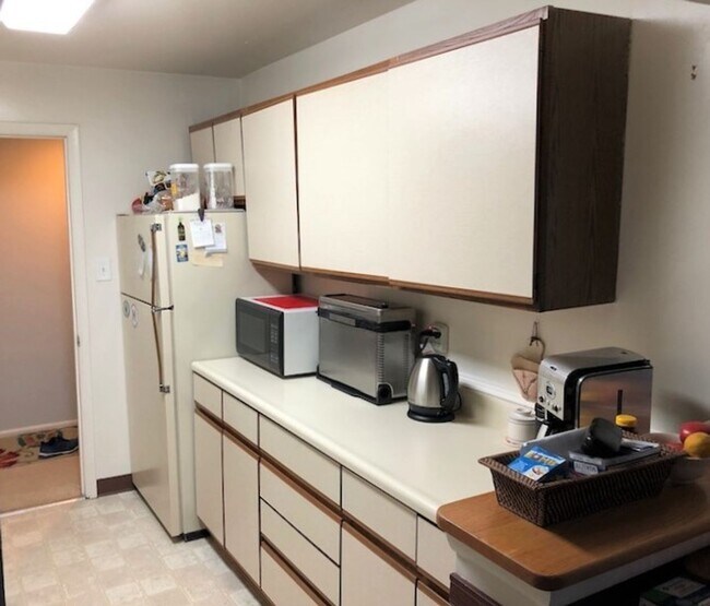 Building Photo - Spacious, 2 Bed 1 Bath Condo In Fantastic Mclean Chase Location – Minutes To Tysons