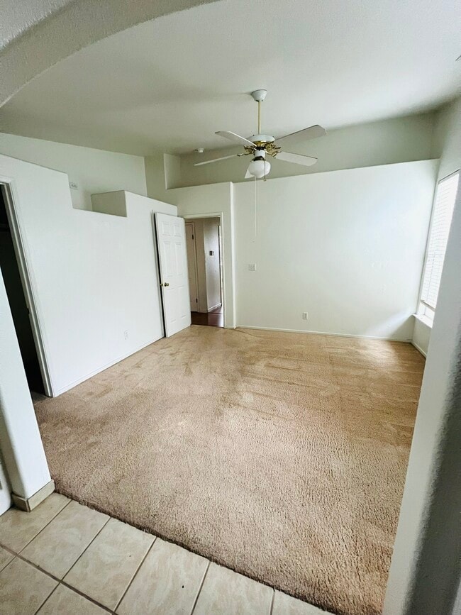 Building Photo - 575 W Cinnamon Ave