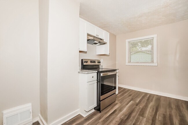 Building Photo - 128 Hollinger Ave