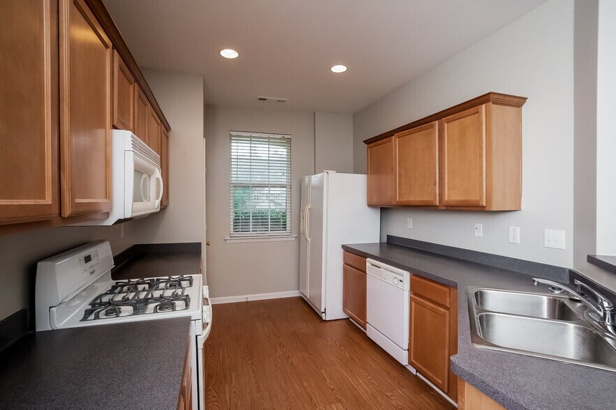 Building Photo - 153 Paxton Pl