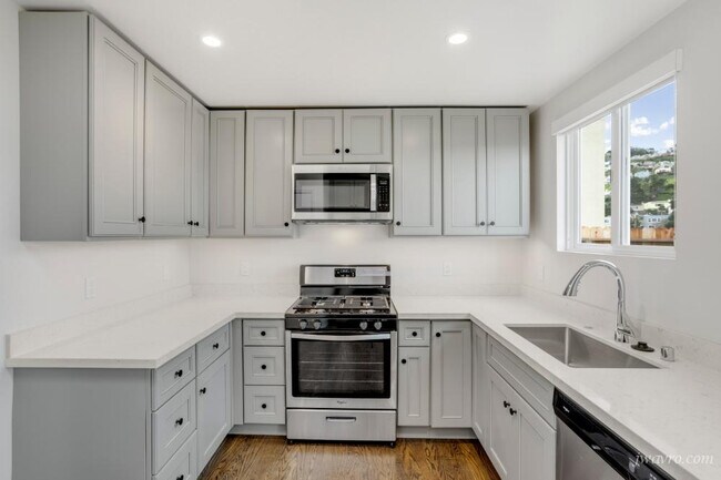 Building Photo - 2 Lapham Way
