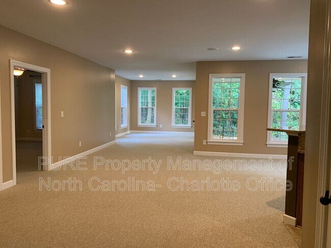 Building Photo - 1289 Winged Foot Dr