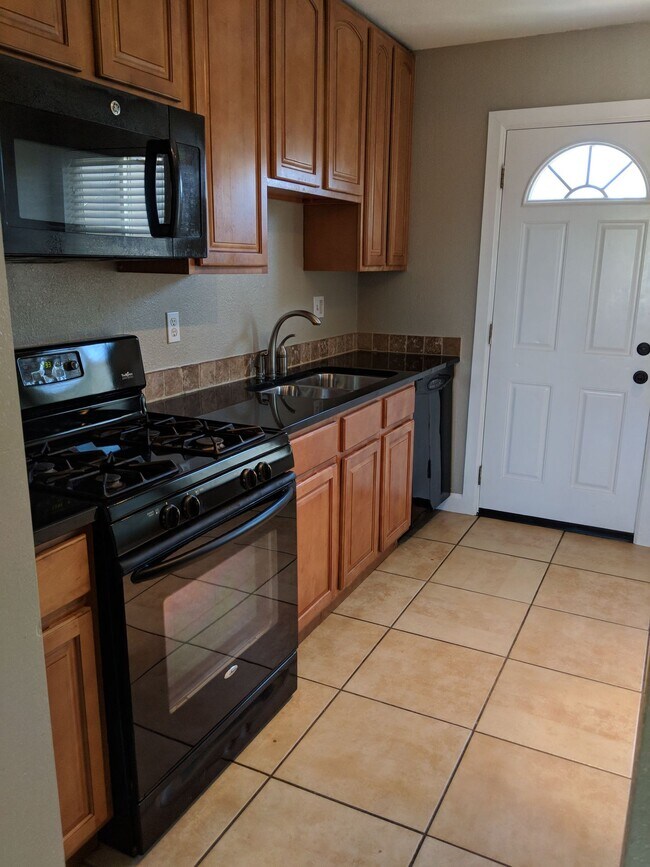 Building Photo - Mountain View 2 Bedroom 1 Bath Duplex on a Hill
